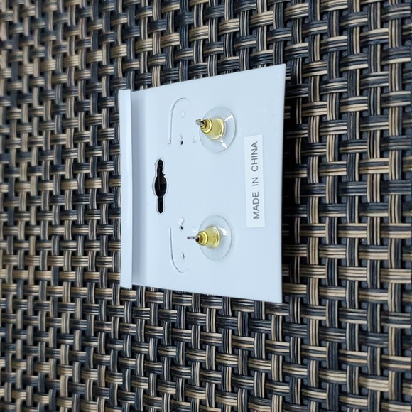 NWOT Fimo Flower Stud With Star Crystal In Center - Picture 2 of 2